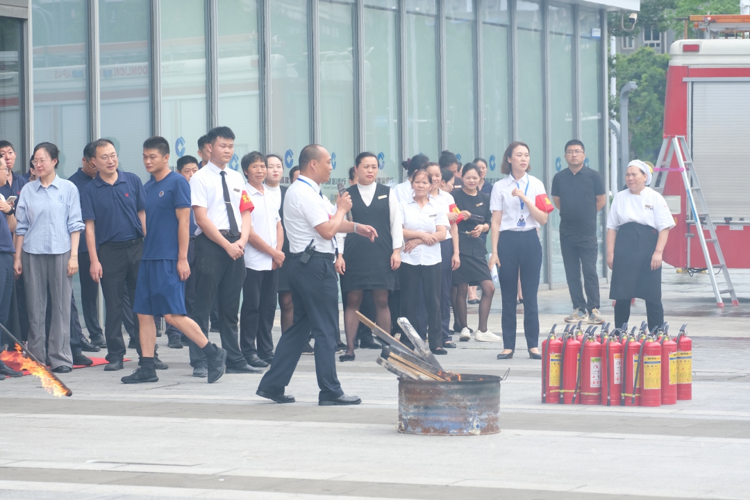 以練促防，長(zhǎng)房集團(tuán)組織開(kāi)展消防應(yīng)急演練